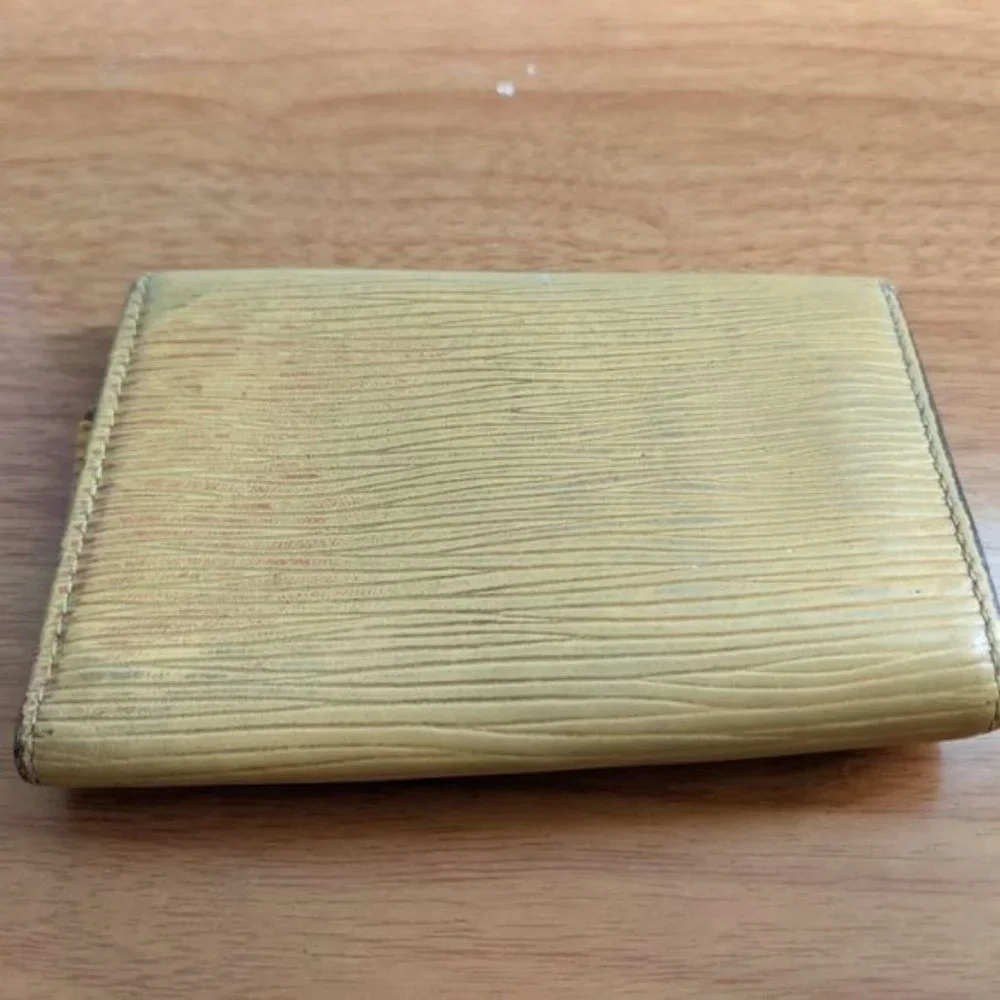 Louis Vuitton Epi Key Holder/Wallet #455💥PRICE DROP💥